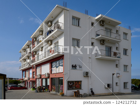 Charming residential building in a serene neighborhood on a sunny day 124212732