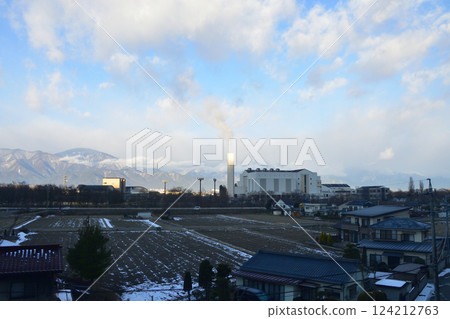 Early morning train window view from Akeshina Station to Matsumoto Station on the JR East Shinonoi Line (December 2022) Early morning train window view from Akeshina Station to Matsumoto Station on the JR East Shinonoi Line (December 2022) 124212763