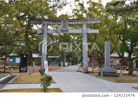 山口郡松陰神社春天的早晨 124215474
