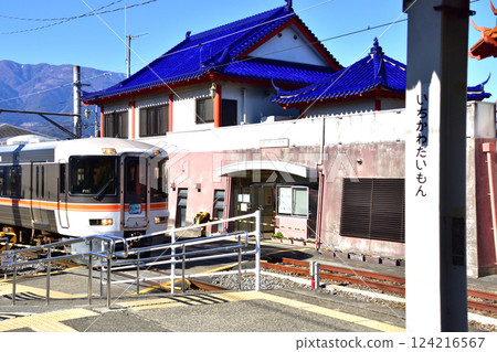 View from the train window on JR Central's Minobu Line from Ashigawa Station to Ochiai Station (December 2022) 124216567