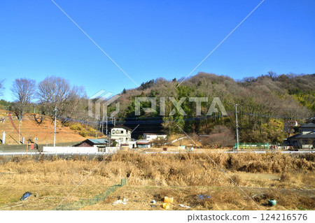 從 JR 東海身延線蘆川站至落合站的車窗看到的風景(2022 年 12 月) 從 JR 東海身延線蘆川站至落合站的車窗看到的風景(2022 年 12 月) 124216576