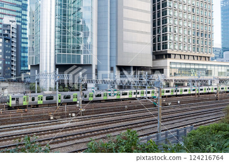 [Yamanote Line] Trains running on the outer loop 124216764
