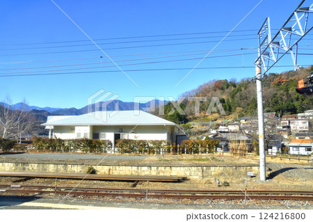 從 JR 東海身延線波高島站至身延站的車窗所看到的風景（2022 年 12 月） 124216800