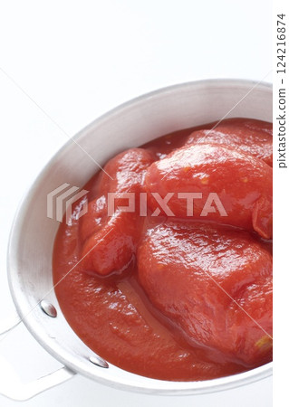whole tomato 124216874