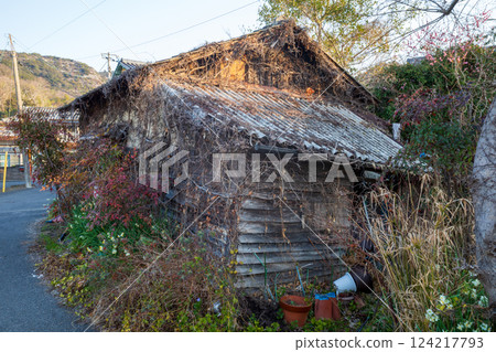 日本岡山縣瀨戶內市蟲上港的古老而美麗的建築 124217793