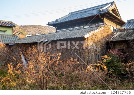 日本岡山縣瀨戶內市蟲上港的古老而美麗的建築 124217796