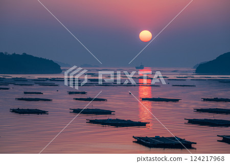 Beautiful scenery of the dawn at Sakomon in Setouchi city, Okayama prefecture, Japan Beautiful scenery of the dawn at Sakomon in Setouchi city, Okayama prefecture, Japan 124217968