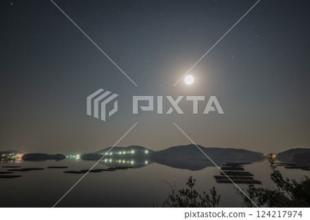 Beautiful scenery of the dawn at Sakomon in Setouchi city, Okayama prefecture, Japan 124217974