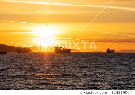 Sunset time at English Bay Beach and ships parked on the ocean. Vancouver City beautiful landscape. British Columbia, Canada. 124219064