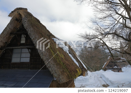 雪景中的五簇山合掌村合掌屋 124219097