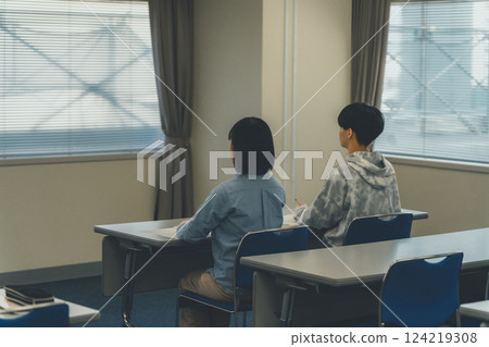 coaching school, high school student, person 124219308