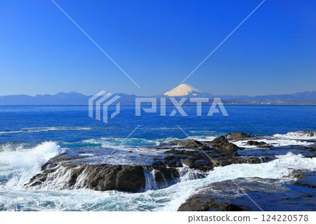 [神奈川縣] 晴朗的日子從江之島看到的富士山 124220578