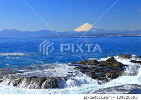 [神奈川縣] 晴朗的日子從江之島看到的富士山 124220580