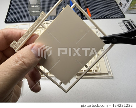 Let's make a plastic model 124221222