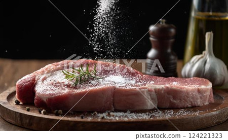 烹飪場景四:在鮮肉上撒鹽 烹飪場景四:在鮮肉上撒鹽 124221323