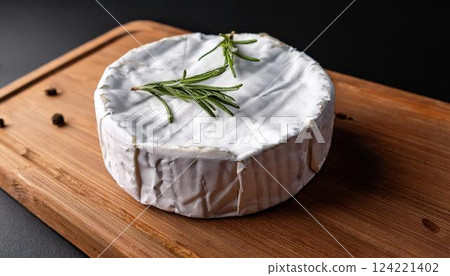 Matured Camembert Cheese 7 124221402