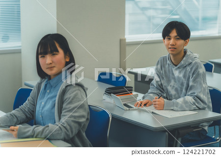 high school student, studying, girl 124221702