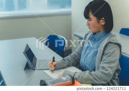 listening, girl, females 124221711