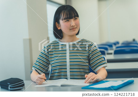 girl, females, high school student 124221718