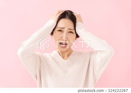 Female beauty shock 124222267