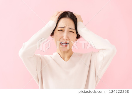 Female beauty shock Female beauty shock 124222268