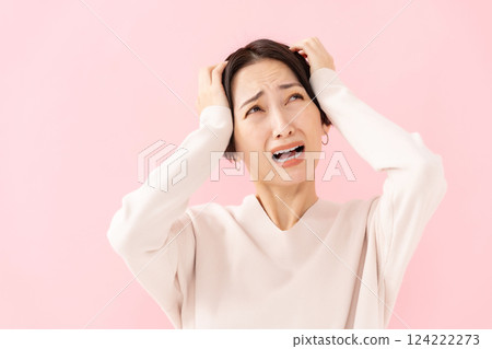 Female beauty shock 124222273