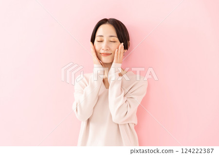 Woman touching her cheek Beauty Moisture 124222387