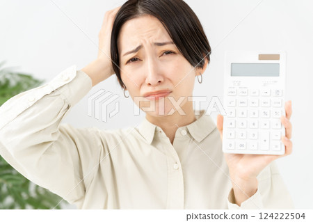 有計算器麻煩的女人 124222504
