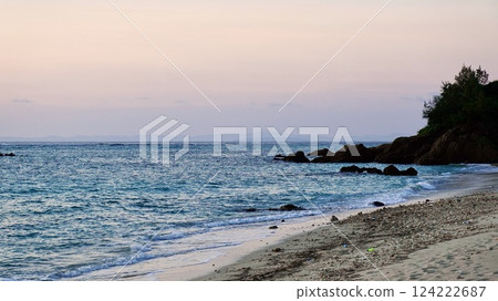 Morning scenery on the east coast of Izena Island, Okinawa Prefecture Morning scenery on the east coast of Izena Island, Okinawa Prefecture 124222687