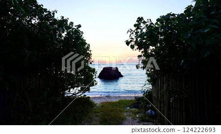 Morning scenery on the east coast of Izena Island, Okinawa Prefecture Morning scenery on the east coast of Izena Island, Okinawa Prefecture 124222693