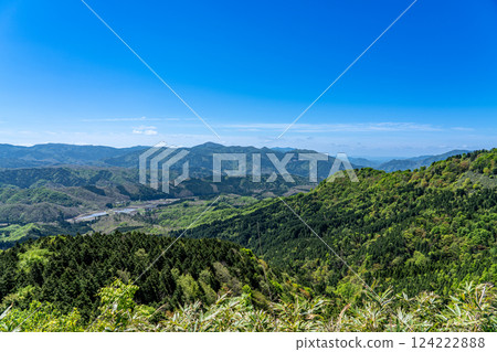 The Chugoku Mountains as seen from the Takashimizu Trail in early summer 4 Kagamino-cho, Tomata-gun, Okayama Prefecture 124222888