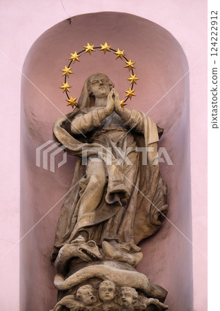 Virgin Mary statue on the facade of the Saint Francis church in Budapest, Hungary 124222912