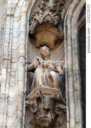 Statue of Saint on the facade of the Milan Cathedral, Duomo di Santa Maria Nascente, Milan, Lombardy, Italy 124223035