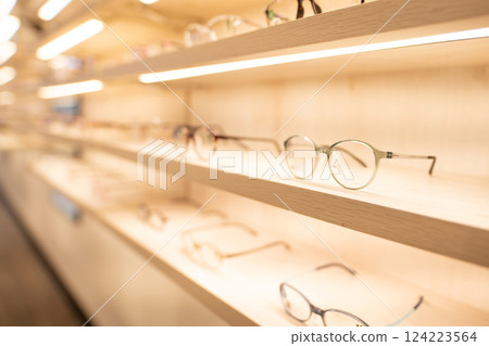 Many glasses on display 124223564