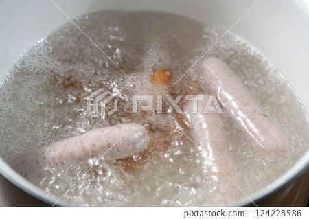 美味的煮香腸 124223586