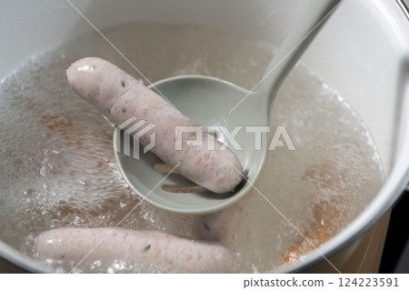 美味的煮香腸 124223591