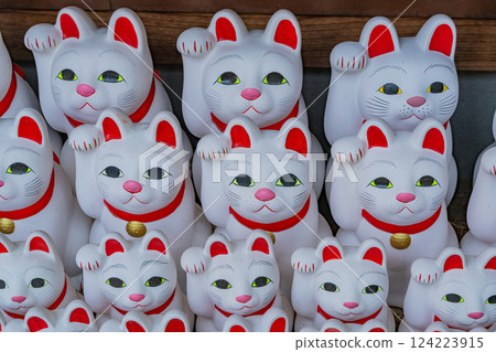 Lucky cats at Gotokuji Temple's Shoufukuden Hall Lucky cats at Gotokuji Temple's Shoufukuden Hall 124223915