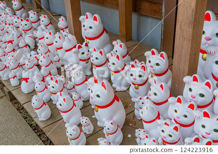 Lucky cats at Gotokuji Temple's Shoufukuden Hall 124223916