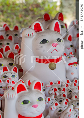 Lucky cats at Gotokuji Temple's Shoufukuden Hall 124223920