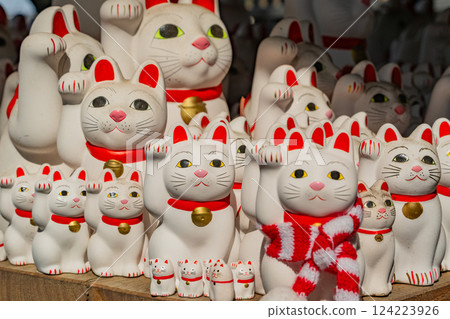 Lucky cats at Gotokuji Temple's Shoufukuden Hall 124223926