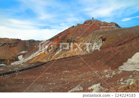 The summit of Mt. Fuji on a clear day (Kengamine) 124224183