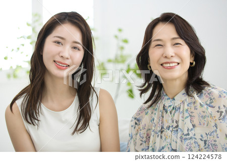 Beauty for women in their 20s and 50s 124224578