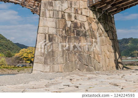 【錦帶橋的橋樑】 124224593