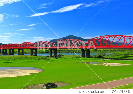 [高知縣]晴天的四萬十川大橋（紅鐵橋） 124224728