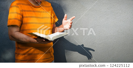 Old man preacing on the street 124225112