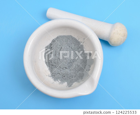 Zinc powder is a chemical element with the symbol Zn and atomic number 30. 124225533