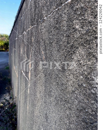 舊混凝土牆、開裂的混凝土牆 舊混凝土牆、開裂的混凝土牆 124226042