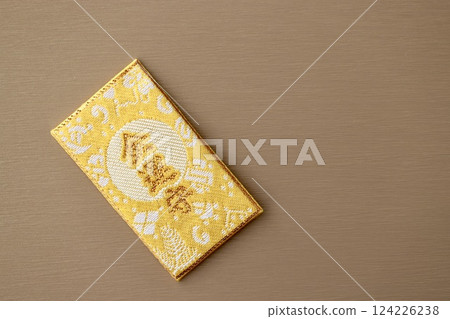 Japanese lucky charms for keeping in your wallet 124226238