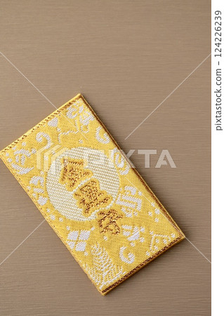 Japanese lucky charms for keeping in your wallet 124226239