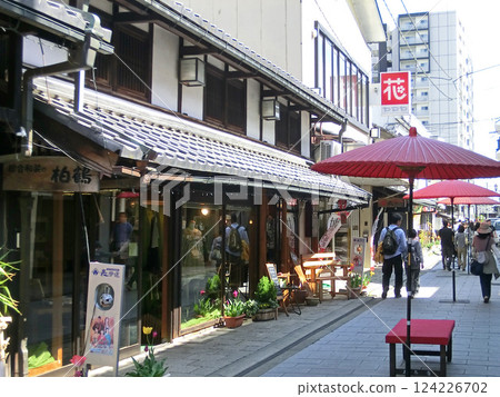 Omotesando, Daidouji Temple, Nagahama City, Shiga Prefecture (Kashiwazuru clothing) Omotesando, Daidouji Temple, Nagahama City, Shiga Prefecture (Kashiwazuru clothing) 124226702